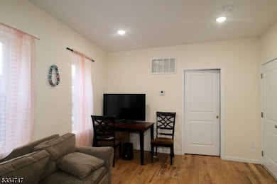 24 Parkhurst St, Newark, NJ 07114 - photo 2