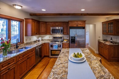 47 Barque Cir. kitchen