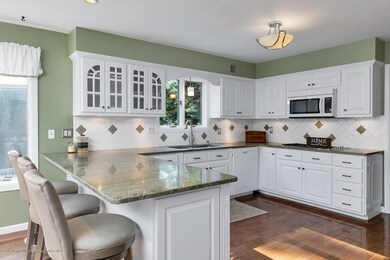Eat-in Kitchen