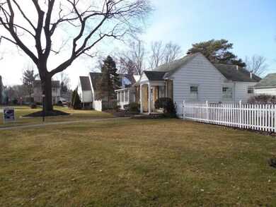 4489 - Front yard