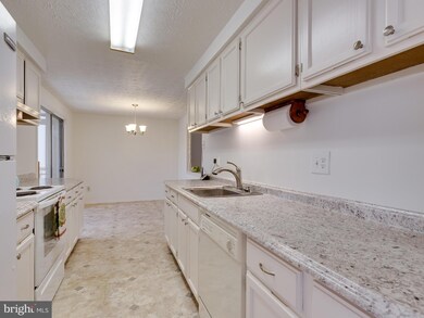 6107 Mantle Rd, Burke, VA 22015 - photo 7