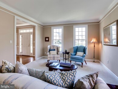 8511 Oak Pointe Way, Fairfax Station, VA 22039 - photo 4