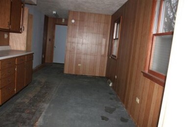 218 N Woodlawn Ave, Griffith, IN 46319 - photo 4