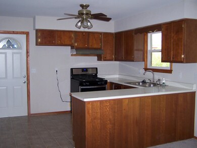 201 E 3rd St, Sugar Grove, OH 43155 - photo 4