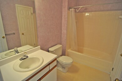 523 Hampton Place Blvd, Troy, NY 12180 - photo 5