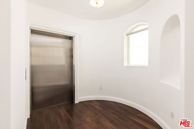 320 S Swall Dr unit 2, Los Angeles, CA 90048 - photo 2