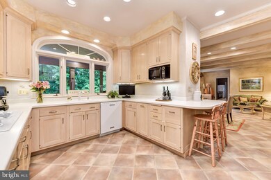 832 Emerald Dr, Alexandria, VA 22308 - photo 7