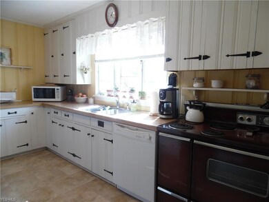 285 E Pioneer Trail, Aurora, OH 44202 - photo 2