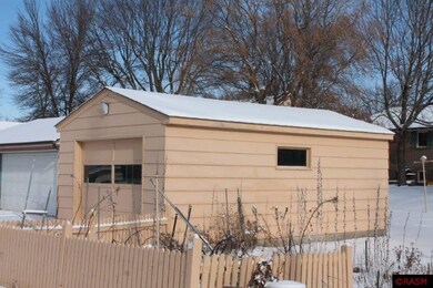 307 N Garden St, New Ulm, MN 56073 - photo 3