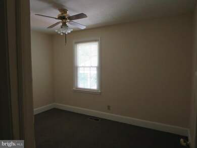 18611 Triangle St, Triangle, VA 22172 - photo 3