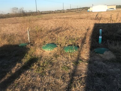 8702 Los Robles Ave, Alvin, TX 77511 - photo 3