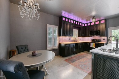Kitchen/ Dining