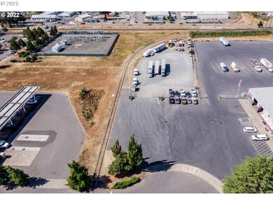 1943 30th St, Springfield, OR 97478 - photo 2