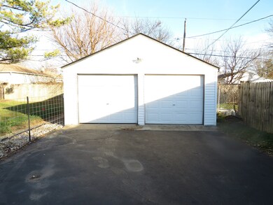 319 N 20th Ave, Beech Grove, IN 46107 - photo 4