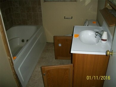 512 E 20th St S, Newton, IA 50208 - photo 4