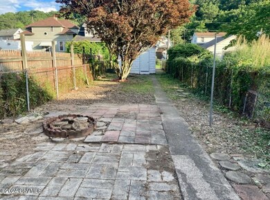 916 Center St, Coal Township, PA 17866 - photo 6