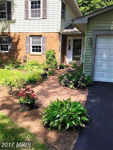 9916 Rand Dr, Burke, VA 22015 - photo 2