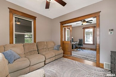 2027 N Myrtle St, Davenport, IA 52804 - photo 3