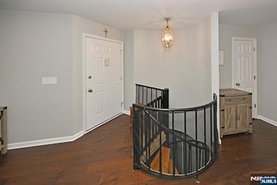190 Surrey Ct, Ramsey, NJ 07446 - photo 3