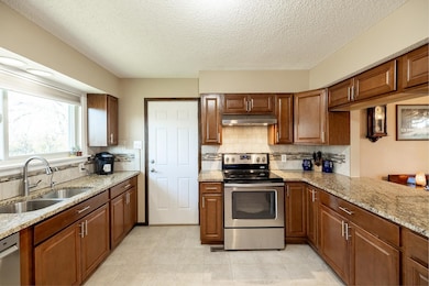 14 S Pony Meadows Place, Wichita, KS 67232 - photo 7