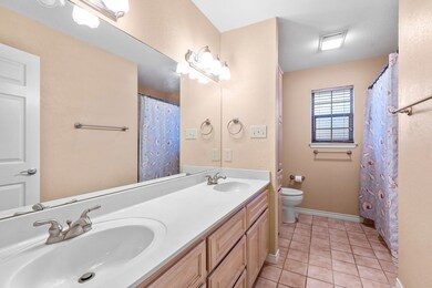 614 W Morse St, Fredericksburg, TX 78624 - photo 2