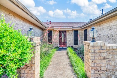 621 Robindale Dr, Bedford, TX 76022 - photo 3