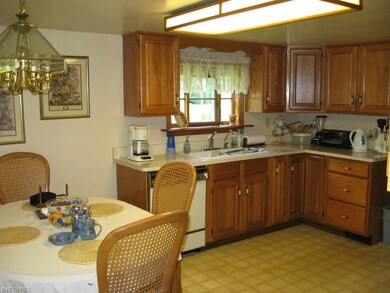 Oak Cabinets in Kitchen