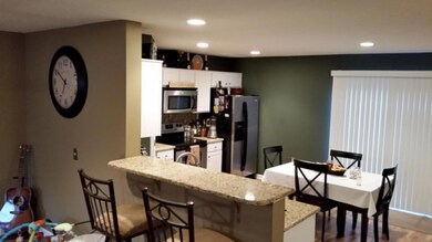 Kitchen and Breakfast Bar