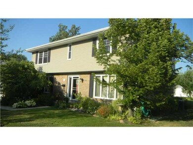 Exterior Front Very well maintained, low maintenan