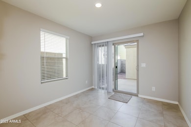 005-photo-dining-room-7970108