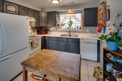 2435SW27th-083