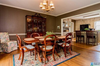 Nice open concept flow from the Kitchen to the Din