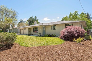 210 Victoria Way, Central Point, OR 97502 - photo 3