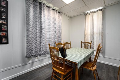 606 Dining area
