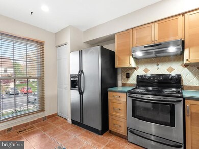 14369 Beaker Ct, Burtonsville, MD 20866 - photo 6