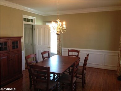 Dining Room - Hardwood, Crown, Wainscotting, Chair