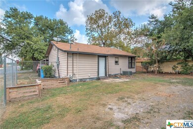 1003 E Weinert St, Seguin, TX 78155 - photo 5