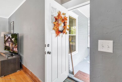07-2127 Forest Ave-WindowStill-Real