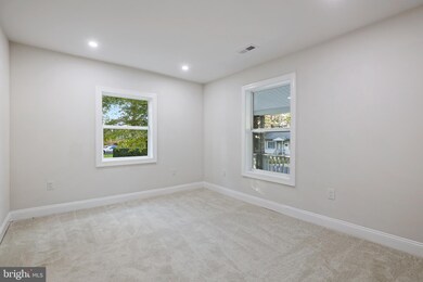 6009 Somerset Rd, Riverdale, MD 20737 - photo 6