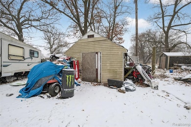 677 Chandler St, Muskegon, MI 49442 - photo 4