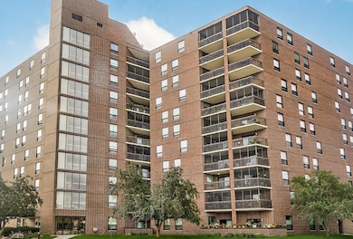 6615 Lake Shore Dr S unit 302, Richfield, MN 55423 - photo 2