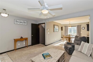 1819 Rosehill Dr SW, Cedar Rapids, IA 52404 - photo 4