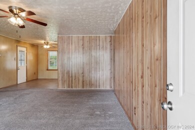 408 N Spencer St, Chouteau, OK 74337 - photo 6