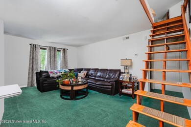 (3) LIVING ROOM