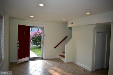 2401 Kent Village Dr, Hyattsville, MD 20785 - photo 5