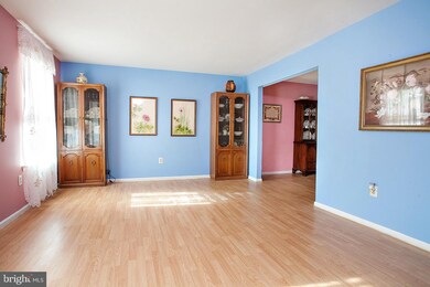 989 Wayfield Dr, Norristown, PA 19403 - photo 3