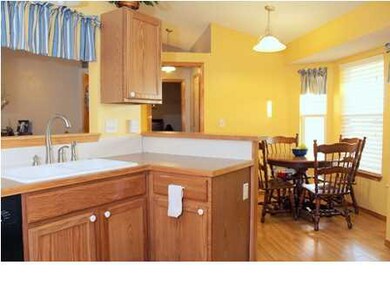 Eating bar, eating space, and laminate floors in k