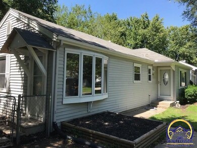 2421 SW Madeline Ln, Topeka, KS 66614 - photo 3