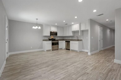 812 W Walker St, Denison, TX 75020 - photo 4