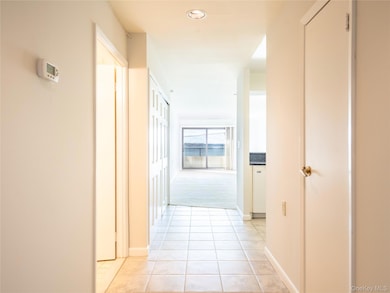 372 Main St unit 105, Port Washington, NY 11050 - photo 2